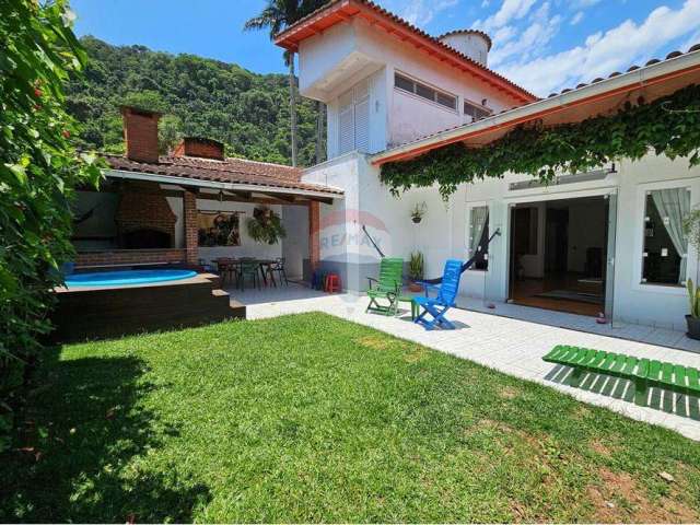 Excelente casa com piscina e churrasqueira - 5 dormitórios - Garagem p/3 carros - Guaiuba