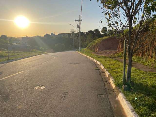 Terreno à venda no Jardim das Videiras em Vinhedo/SP.