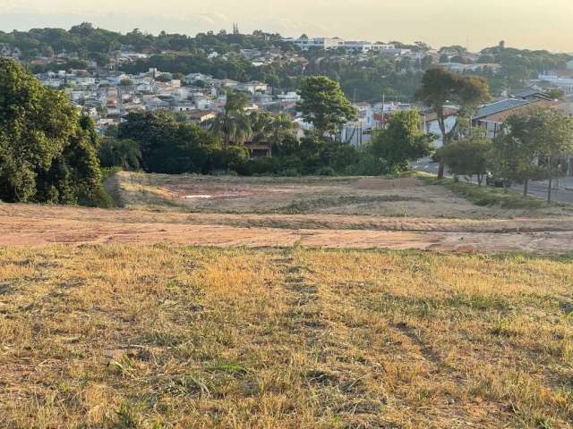 Terrenos à venda no Loteamento Alta Vista em Vinhedo/SP.