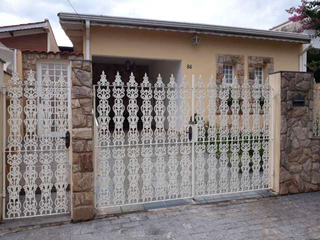 Casa térrea à venda no bairro Aquário em Vinhedo/SP.