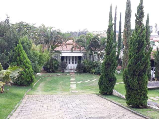 Linda casa térrea  à venda no Condomínio Recanto Florido em Vinhedo/SP.