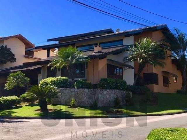 Casa de esquina, muito confortável e bem posicionada no Condominio Alpes de Vinhedo