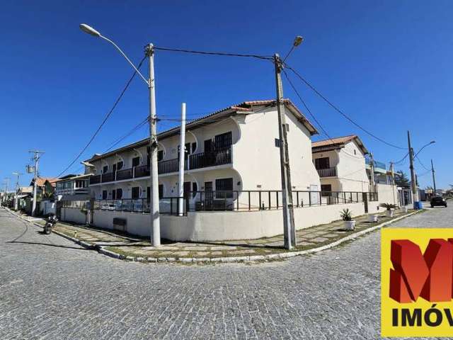 Casa duplex em condomínio a poucos metros da praia em Cabo Frio