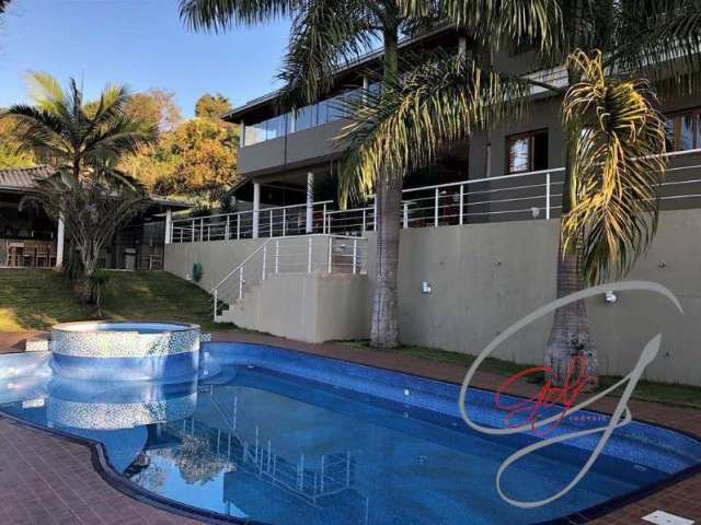 Casa com 890m² Chácara Santa Lucia - Carapicuíba, SP, moderna mansão com 5 suítes, 6 garagens e lazer completo.