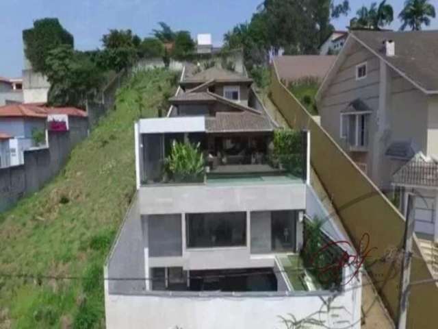 Casa Sobrado 629 m2, 3 dormitórios, sendo 3 suítes