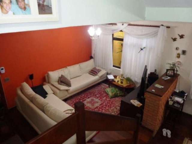 Sobrado 140Ms, Vila Yara, repleto de armários, sala para ambientes, 03 quartos, 1 suite com sacada, sala, cozinha, churrasqueira