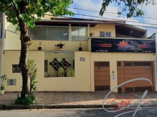 Excelente Casa Comercial à Venda em Osasco-SP, Bairro Vila Campesina: 2 Quartos, 4 Salas, 5 Banheiros e 240m² de Área!