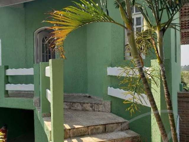 Casa em condomínio no Parque Nova Jandira: 4 quartos, 1 suíte, 3 salas, 4 banheiros, 4 vagas, 250 m². Alugue agora!