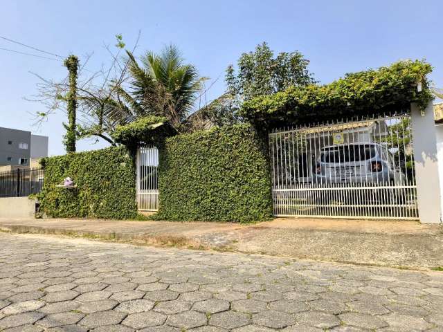 Casa espaçosa a venda na Praia de Gravatá -Navegantes SC