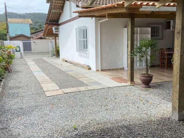 Casa espaçosa, pronta para morar na praia de Gravatá - Navegantes SC