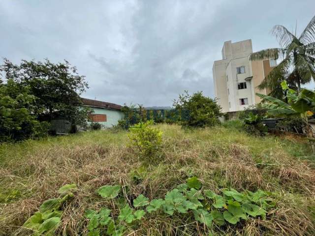 Terreno com 408 m² de área total, Três Rios do Norte