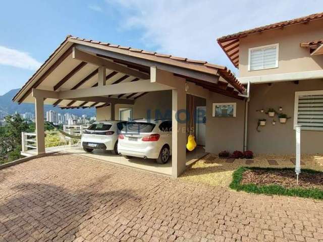 Casa com 2 Suítes + 2 Quartos, Vila Nova