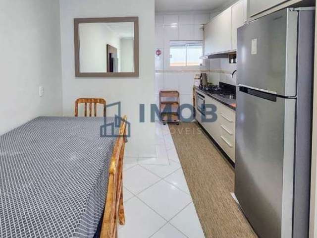 Apartamento semimobiliado com 3 quartos, Barra do Rio Cerro