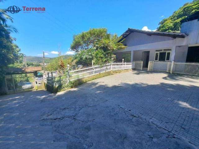 Vende-se casa de 321,76 m2  com terreno 4.377,89m2