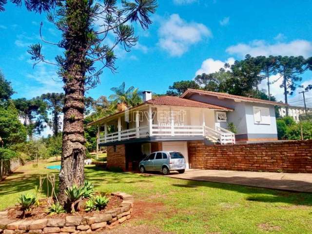 Casa à venda com lindo pátio e piscina