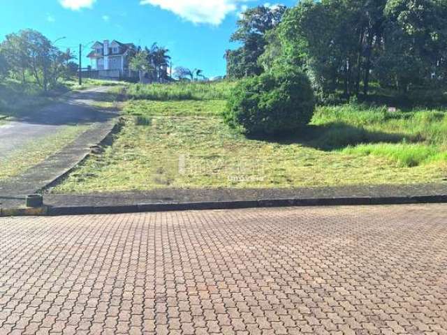 Terreno de esquina no Jardim das Hortênsias.