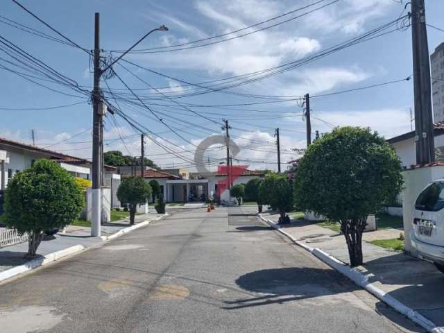 Casa em condomínio fechado com 3 quartos à venda no Residencial Santa Izabel, Taubaté  por R$ 600.000