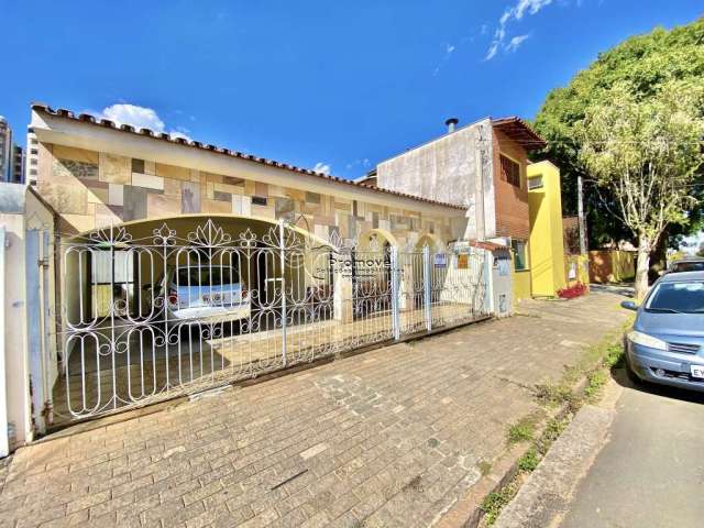 Encantadora casa localizada na Rua Treze de Maio, no coração do centro da cidade de Indaiatuba.