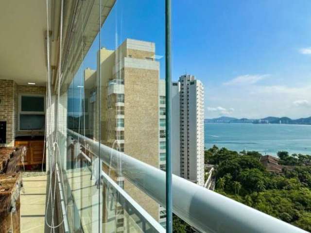 Apartamento DECORADO à venda no Verde Mar na praia da Enseada em Guarujá.