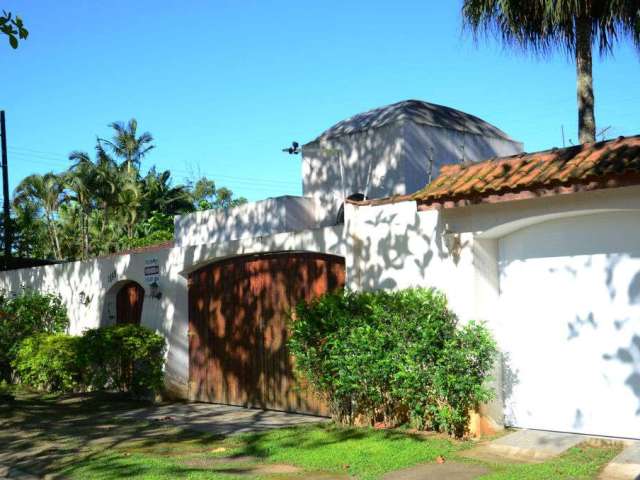 Casa térrea no Guarujá, praia de Pernambuco.