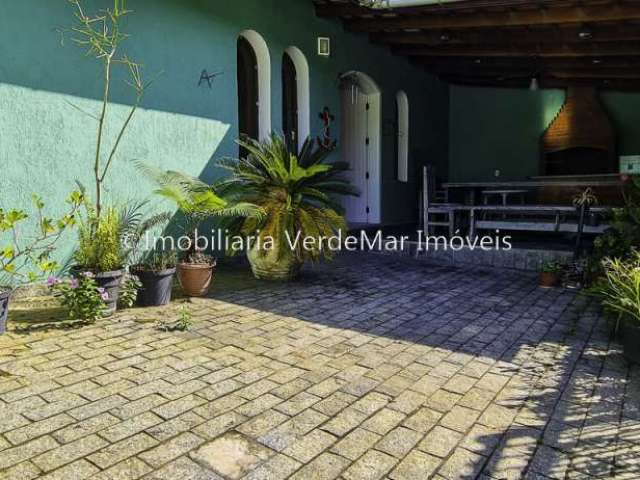 Casa térrea à venda no Condomínio Albamar em Guarujá.