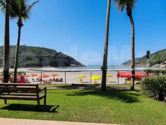 Jequiti Residence no Guarujá. Casa pé na areia, frente ao mar.