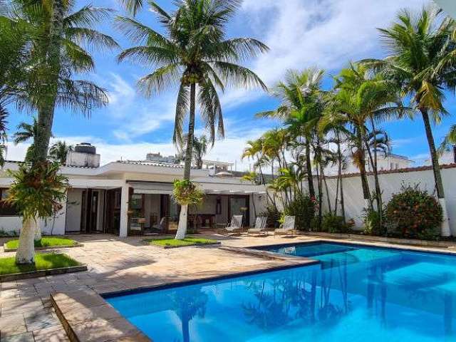 Casa térrea À VENDA no Jardim Virgínia na praia da Enseada em Guarujá,