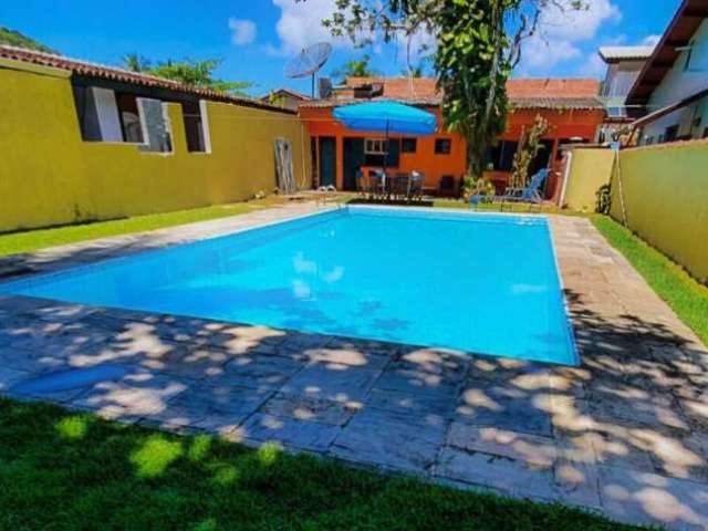 Casa térrea à venda no Condomínio Albamar em Guarujá.