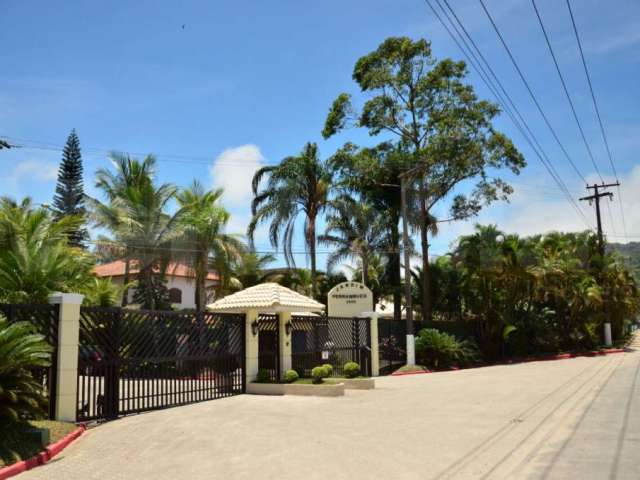 Casa nova à venda no Jardim Pernambuco II em Guarujá.