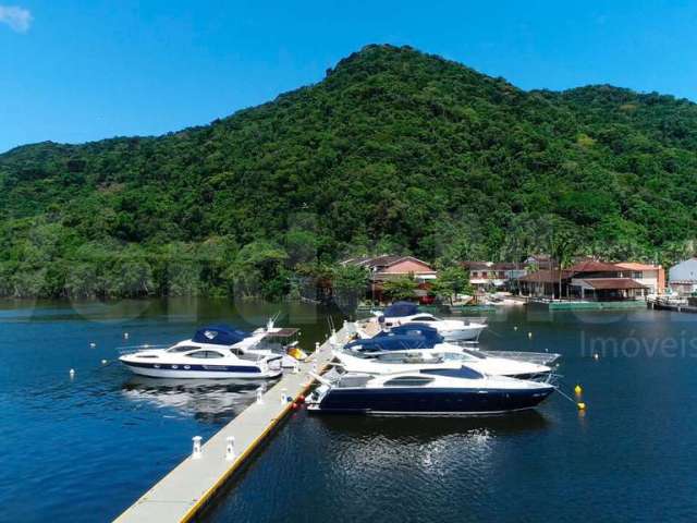 Marina Del Rey em Guarujá, casa a venda com pier para barco.