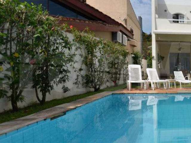 Casa À VENDA frente praça no Acapulco II EM GUARUJÁ