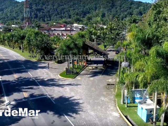 Casa térrea à venda no Condomínio Albamar em Guarujá.