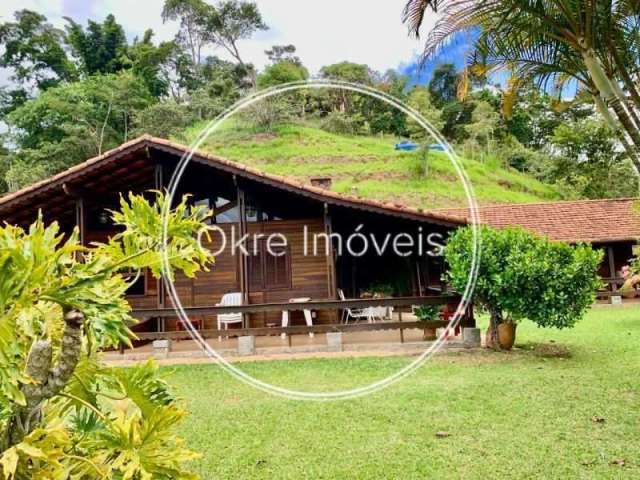 Casa com 4 quartos à venda na Rua Rosa Rabello Clavery, Itaipava, Petrópolis, 261 m2 por R$ 1.200.000