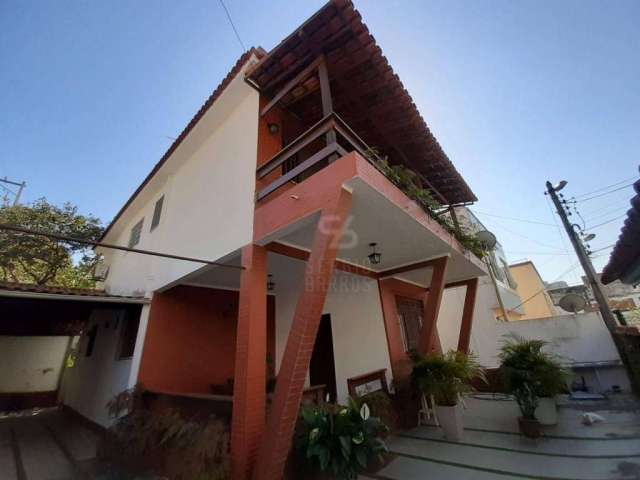 Excelente casa duplex, rua fechada, ampla, 140 m², 2 salas, 3 quartos, 1 suite, 2 closets, 3 vagas