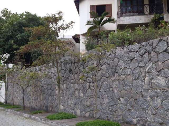 Casa em condomínio, alto luxo, ampla, vista para Baia, 4 quartos, 3 suítes.