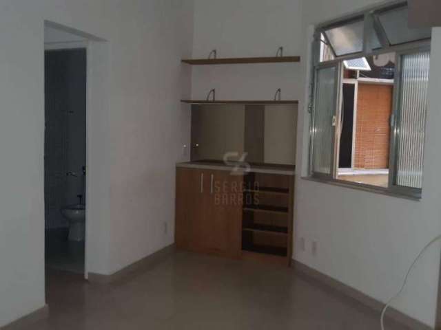 Apartamento de 2 quartos, vazio, ótima localização, próximo ao Campo São Bento.