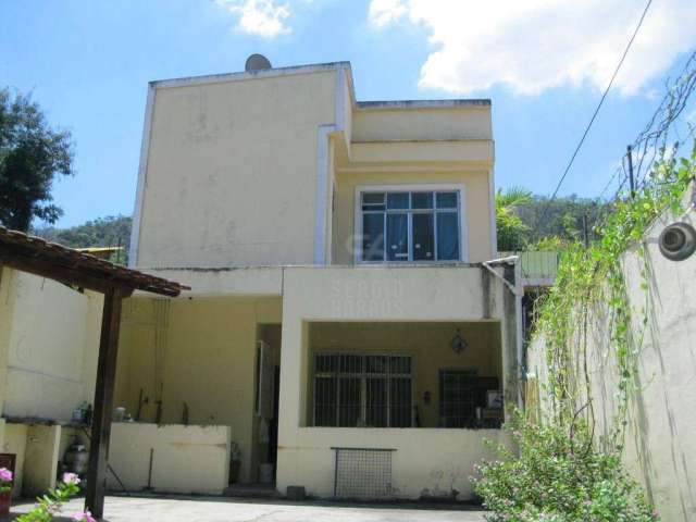 Casa duplex, 2 quartos, ideal para comércio.