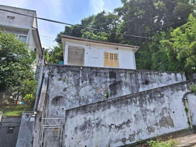 Casa antiga em  lote de 360 m², Rua Fechada , Santa Rosa