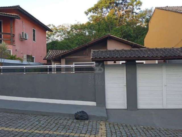 Casa linear em condomínio no Arsenal, com 3 quartos, 2 vagas.