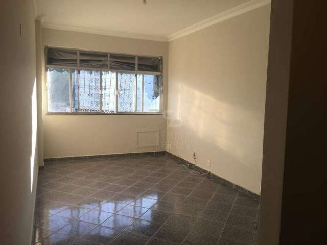 Apartamento de 2 quartos, vazio, andar alto, próximo ao Hospital Antonio Pedro. reformado.