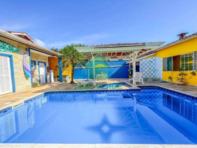 Casa 3 Dormitórios com Piscina Condomínio Fechado