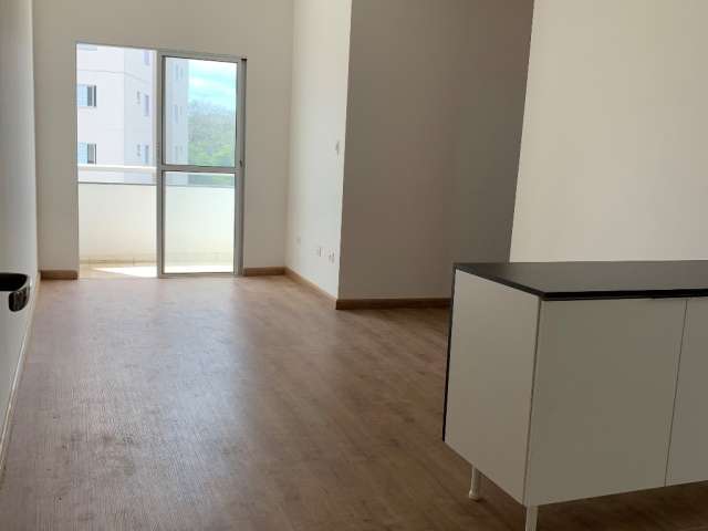 Apartamento com sacada 3 dormitórios