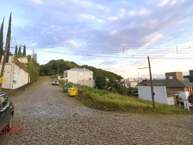 Terreno à venda na Avenida Affonso Gasparin, 240, Nossa Senhora da Saúde, Caxias do Sul por R$ 700.000