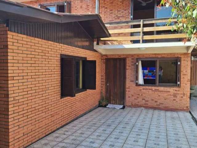 Casa com 3 quartos à venda na Stefano Vergani, 31, Cruzeiro, Caxias do Sul por R$ 800.000