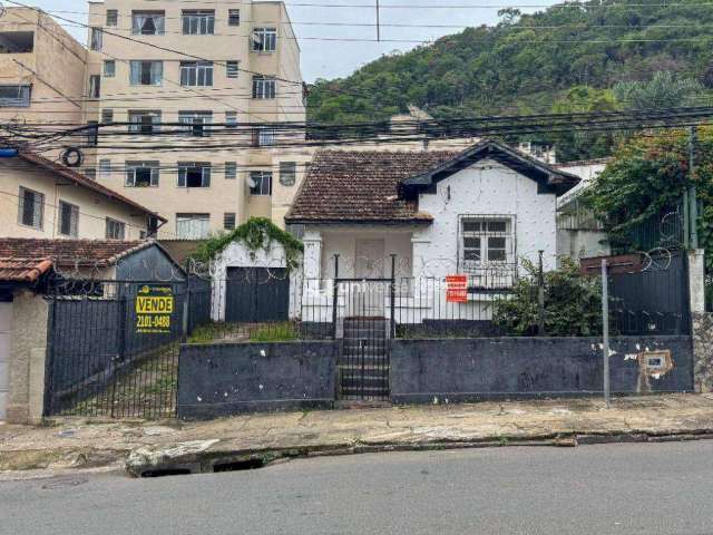 Casa com 3  quartos, 112 m² - venda por R$ 650.000 ou aluguel por R$ 2.769/mês - Jardim Glória - Juiz de Fora/MG