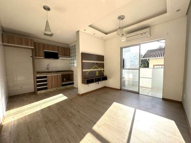 Apartamento com cozinha mobiliada no Iririú próximo da Igreja São Sebastião !