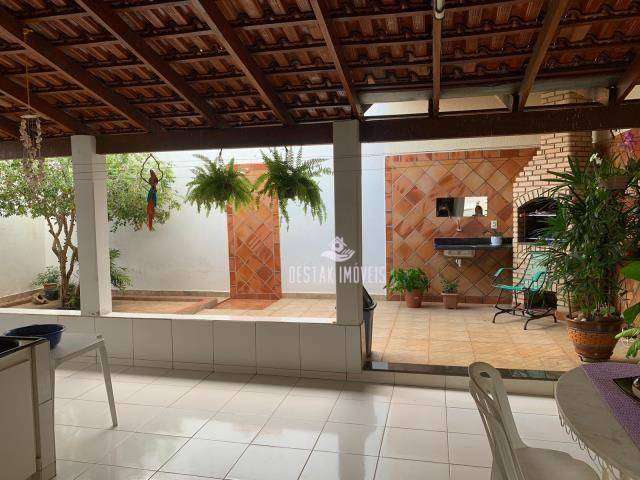 Casa com 3 dormitórios à venda, 140 m² por R$ 441.000 - Taiaman - Uberlândia/MG