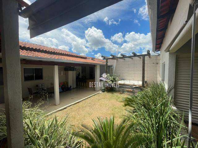 Casa com 3 dormitórios à venda, 250 m² por R$ 450.000 - Jardim Europa - Uberlândia/MG