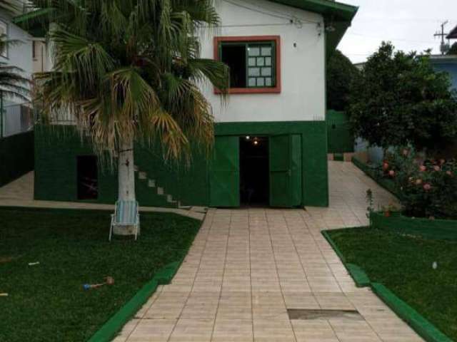 Casa com pátio no bairro Presidente Vargas