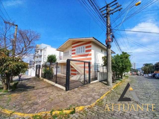 Duas residências de esquina no bairro Madureira